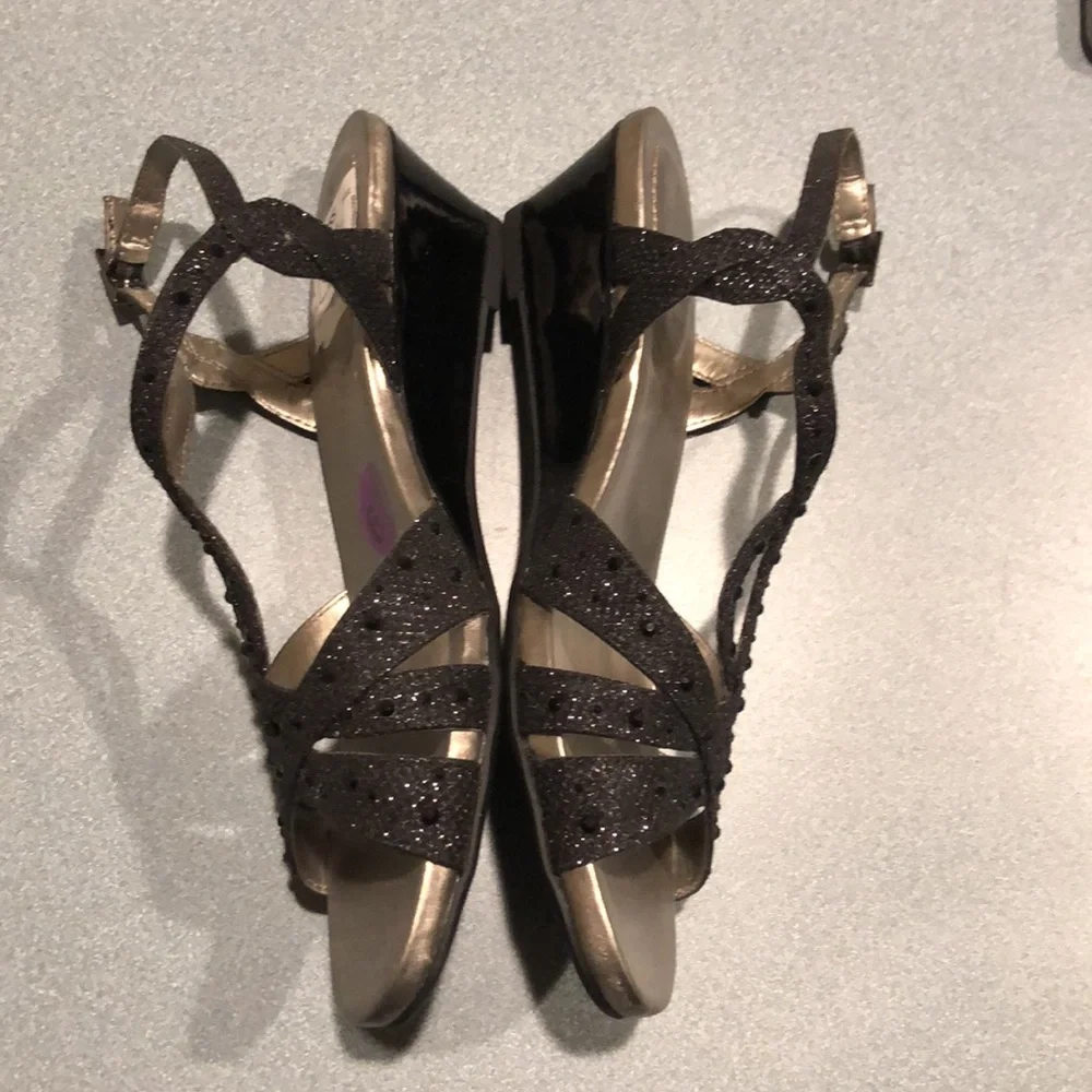 Bandolino Wedge Sandals with Sparkles 6 1/2 - Picture 6 of 16